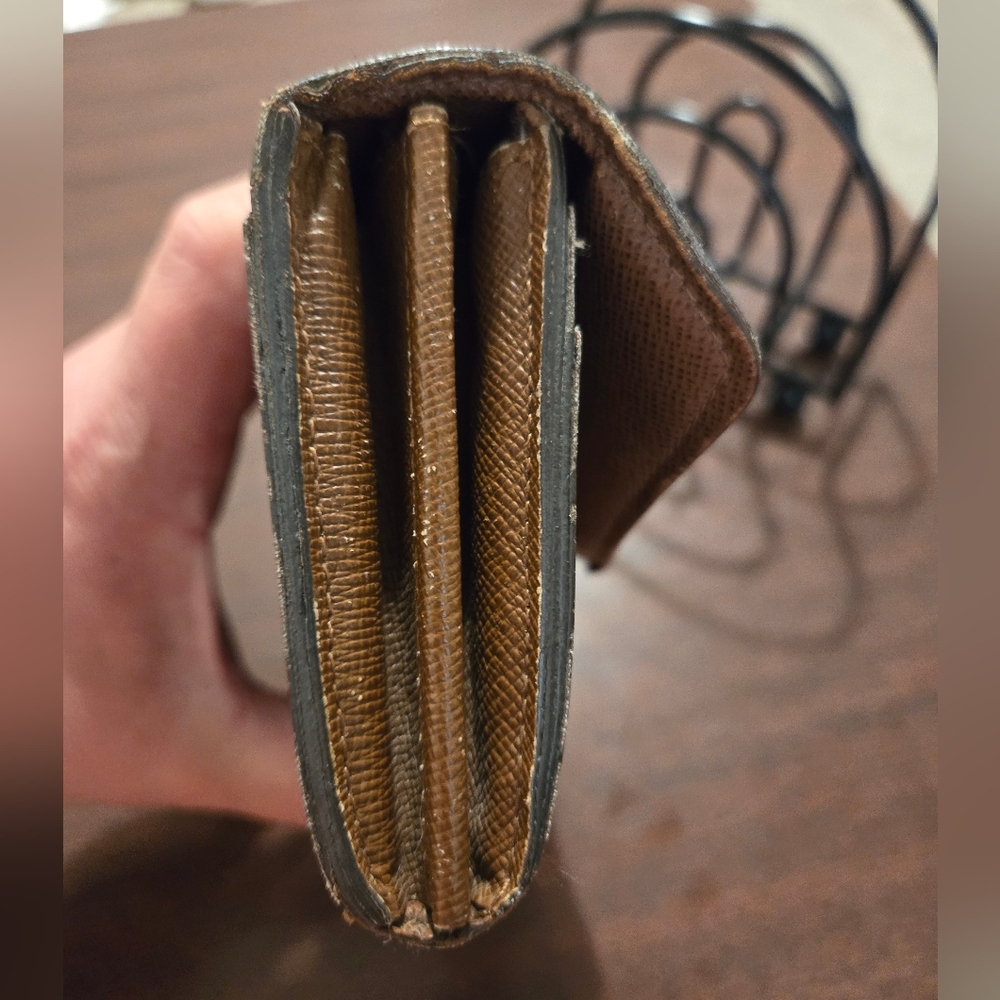 Authentic Louis Vuitton luxurious long monogram wallet in great condition - Picture 15 of 16